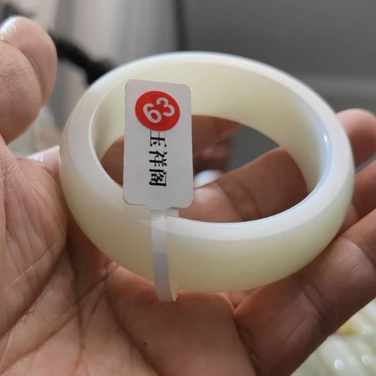 y***e和田玉未镶嵌手镯