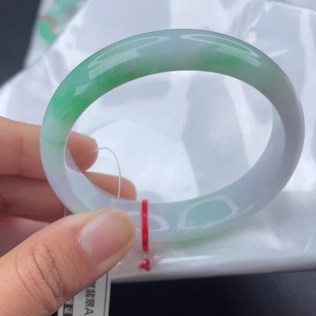 翡翠手镯（贵妃镯）未镶嵌