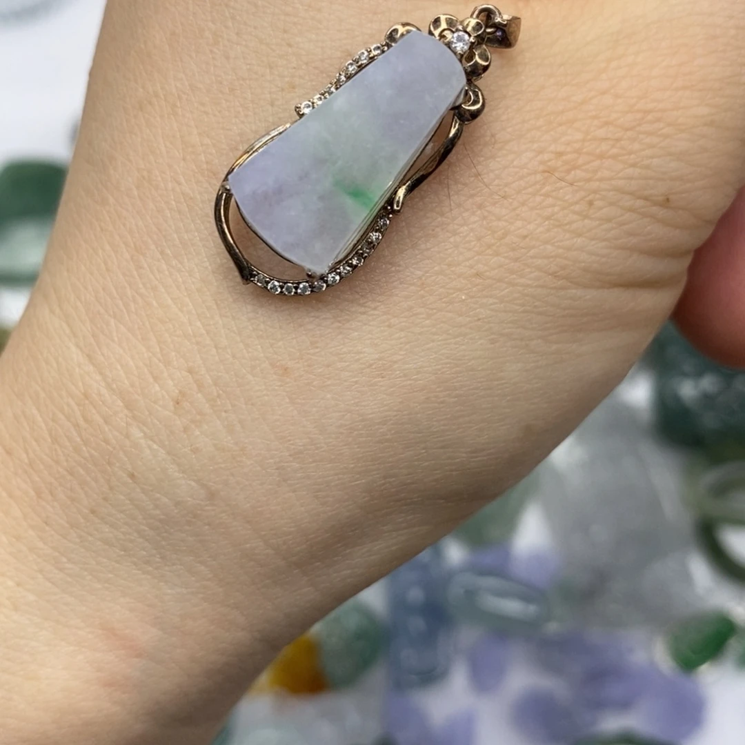 翡翠未镶嵌颈饰无事牌