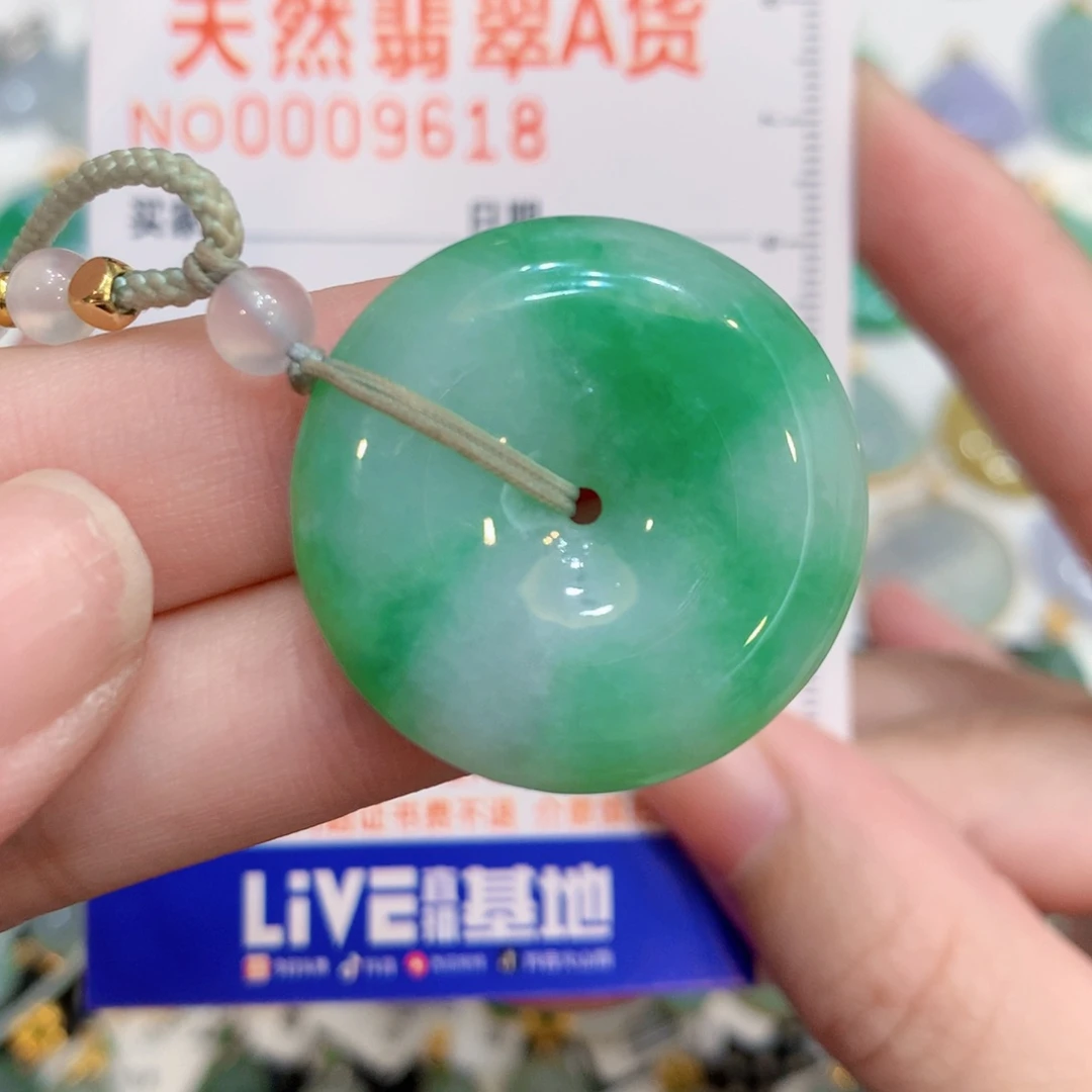 翡翠未镶嵌颈饰扣