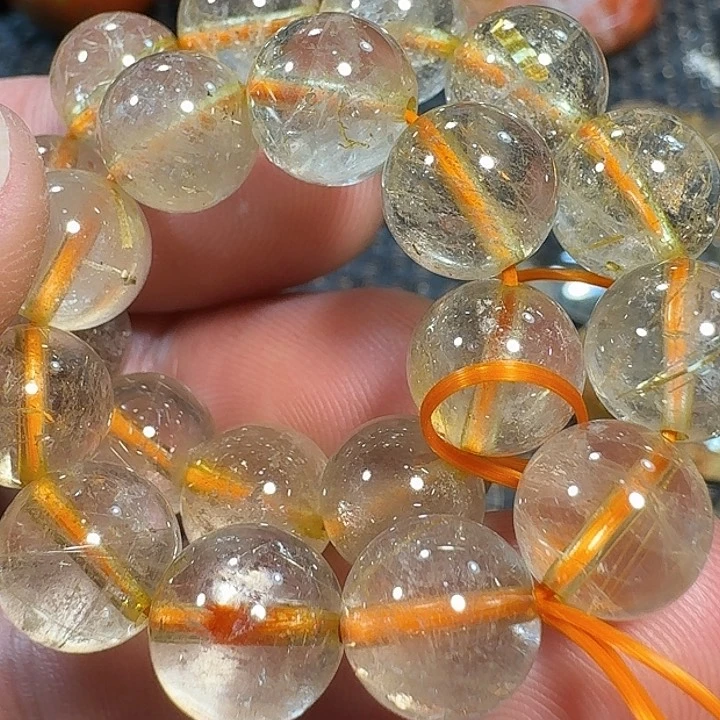 担***月未镶嵌颈饰水晶好