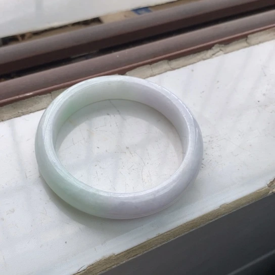 翡翠手镯未镶嵌翡翠手镯