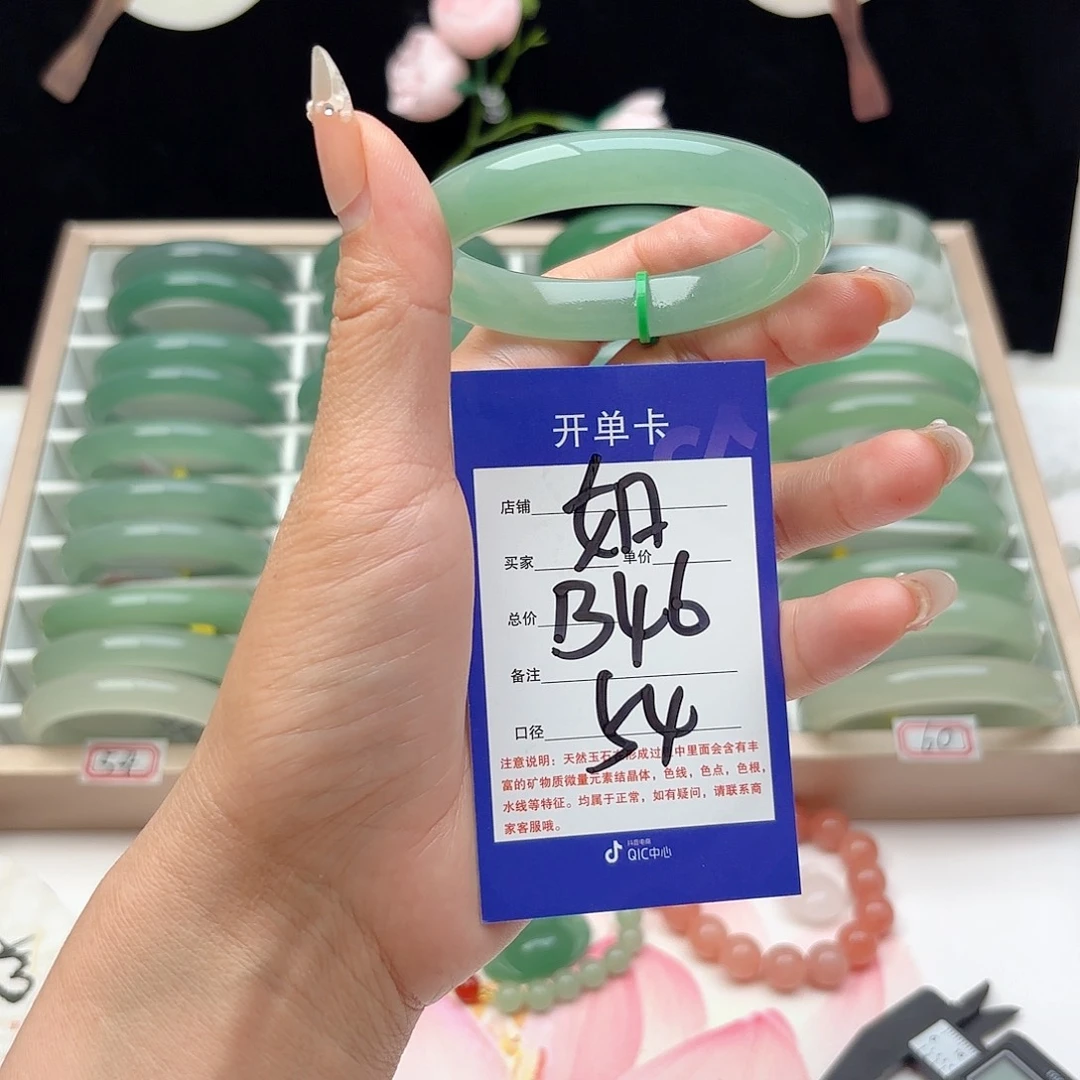 未镶嵌手镯石英质玉