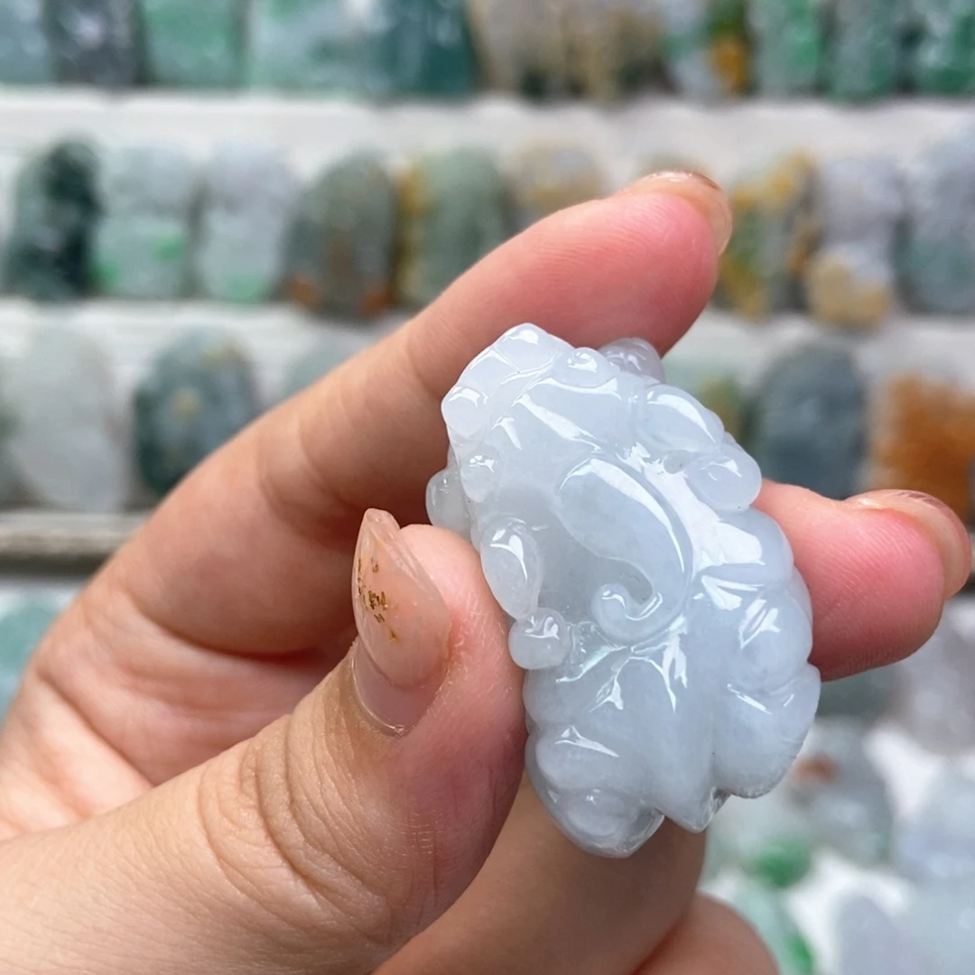 翡翠未镶嵌吊坠(赠链)口含珠