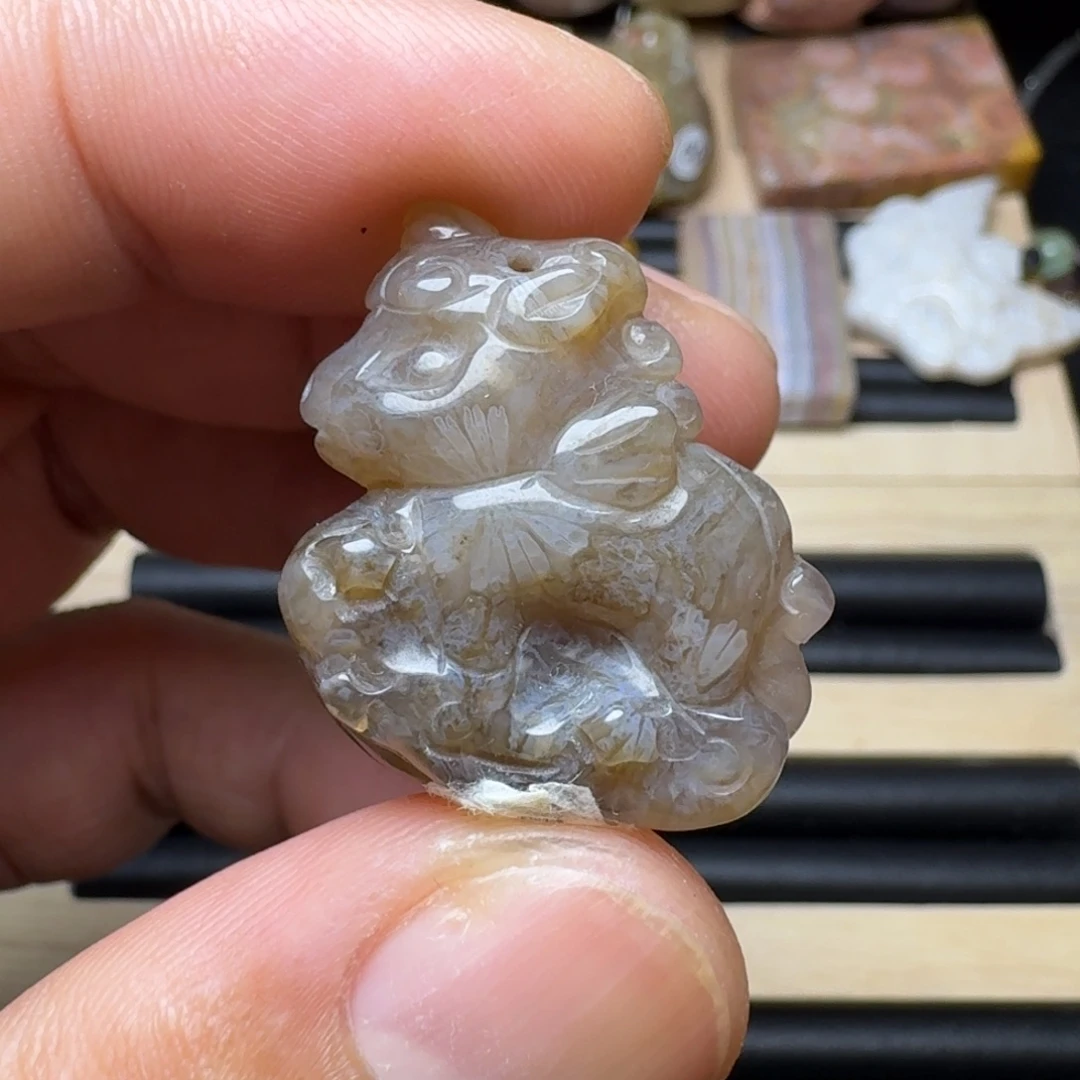 未镶嵌纯天然色有机玉石保真色硅化玉