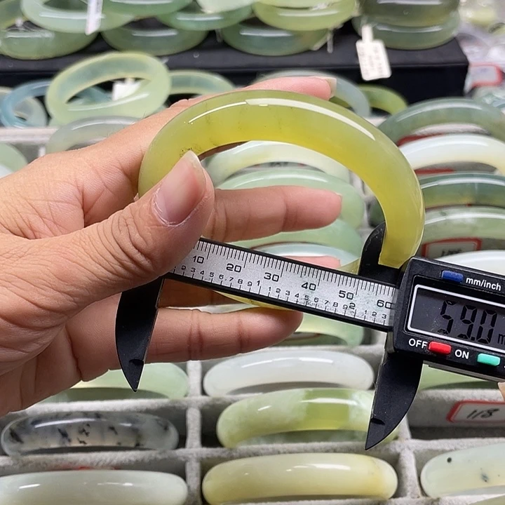 蛇纹石玉未镶嵌手镯118