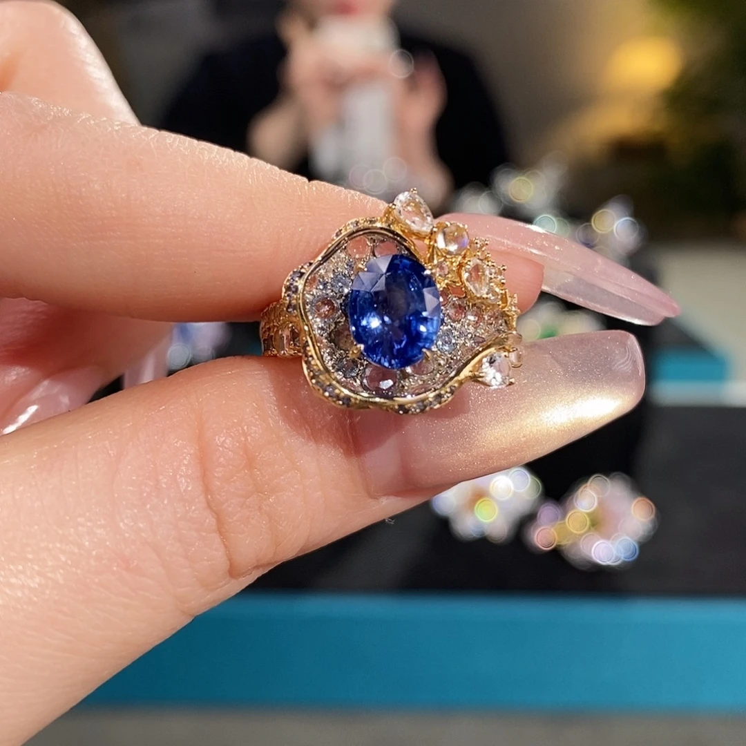 戒指蓝宝石18K金镶嵌2.02ct无烧矢车菊吉尔德