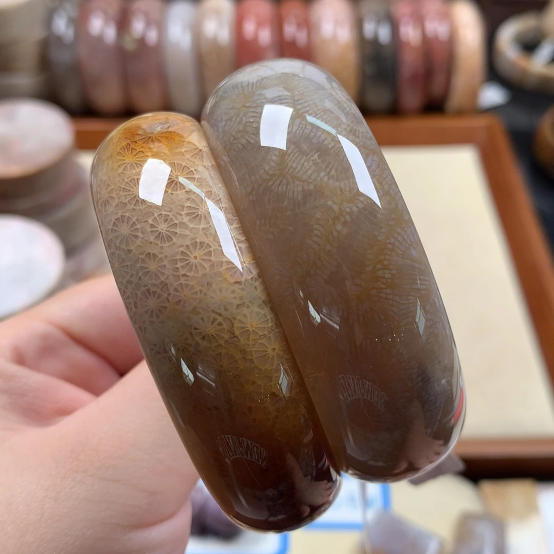 硅化珊瑚（珊瑚玉）手镯55.2圈口漏150/个，可挑。未镶嵌