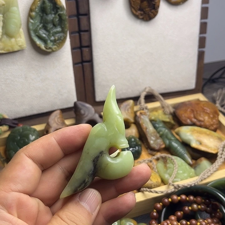岫岩老玉（透闪石质玉）未镶嵌吊坠(不含链)