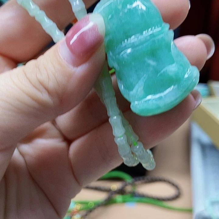 翡翠未镶嵌颈饰吊坠