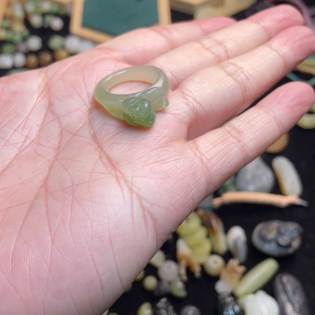 和田玉颈饰未镶嵌张*