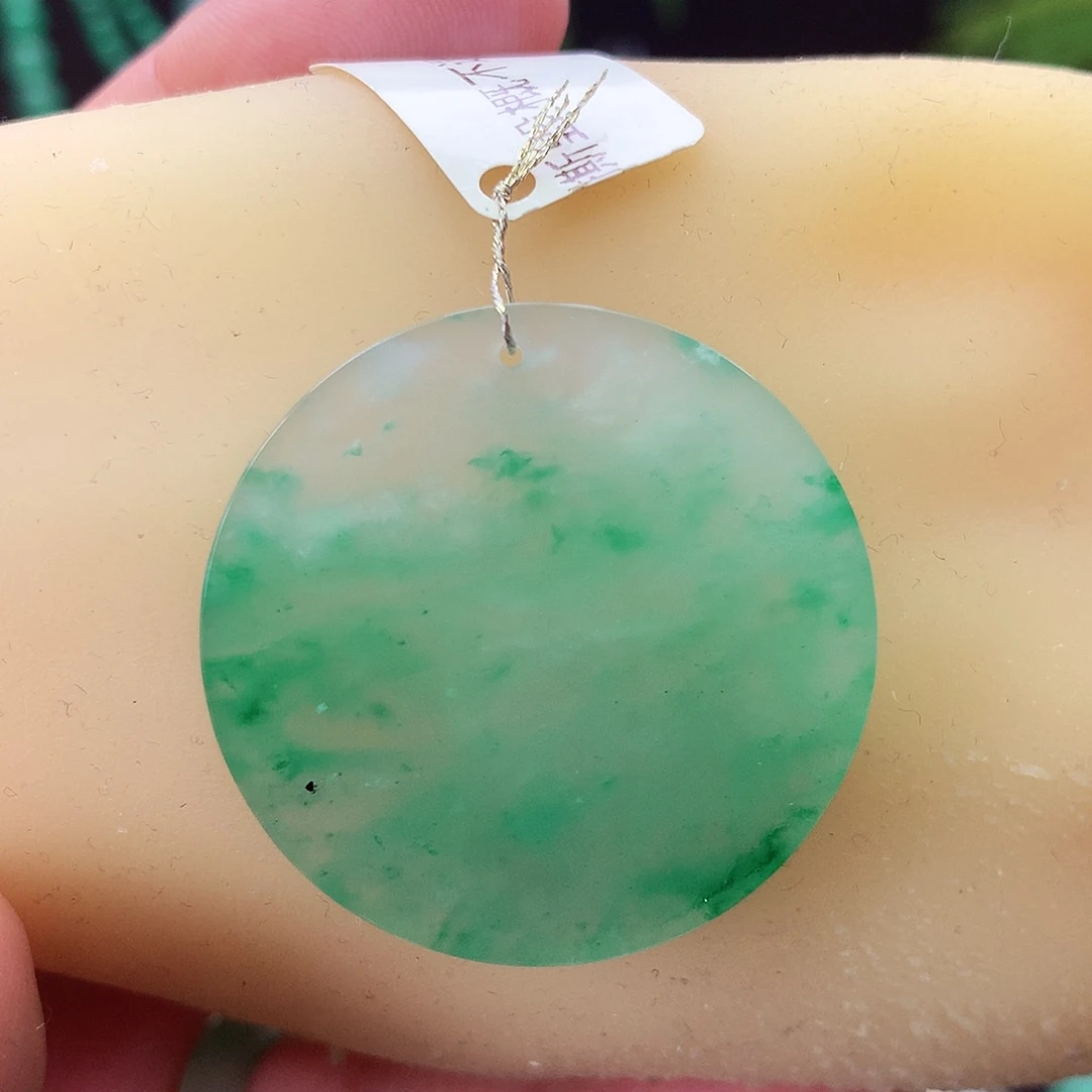 石英质玉未镶嵌颈饰