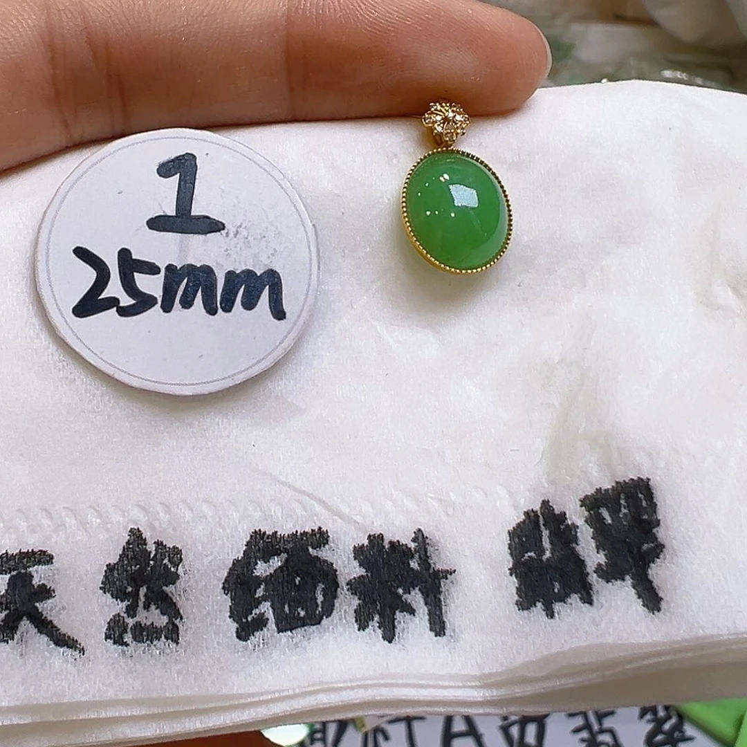 翡翠颈饰18K金镶嵌翡翠