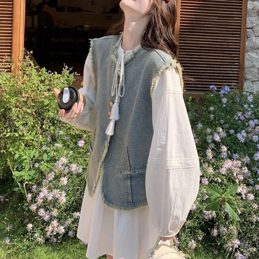 韩系可盐可甜减龄开春穿搭套装复古毛边牛仔马甲白色连衣裙两件套