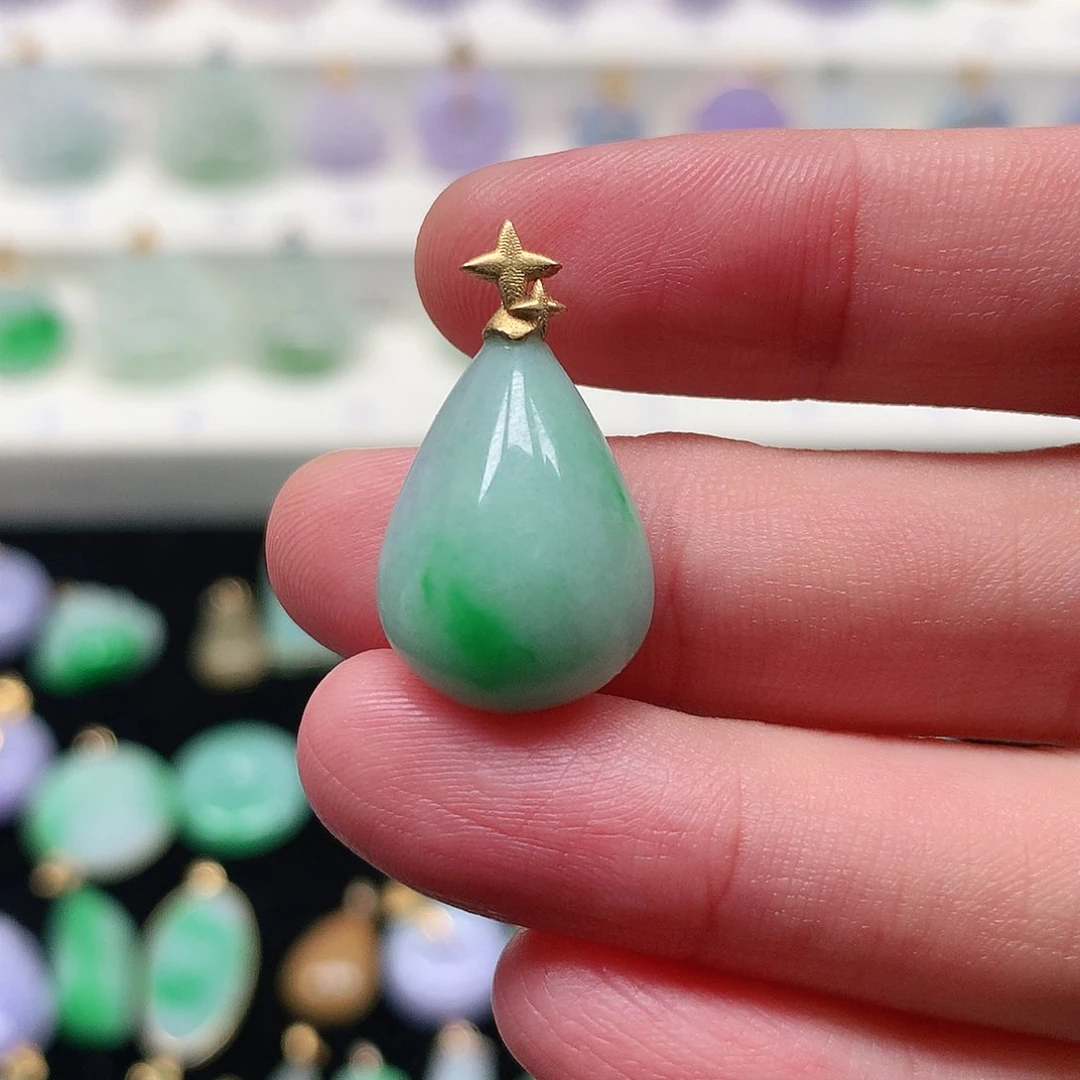 颈饰18K金镶嵌翡翠翡翠吊坠