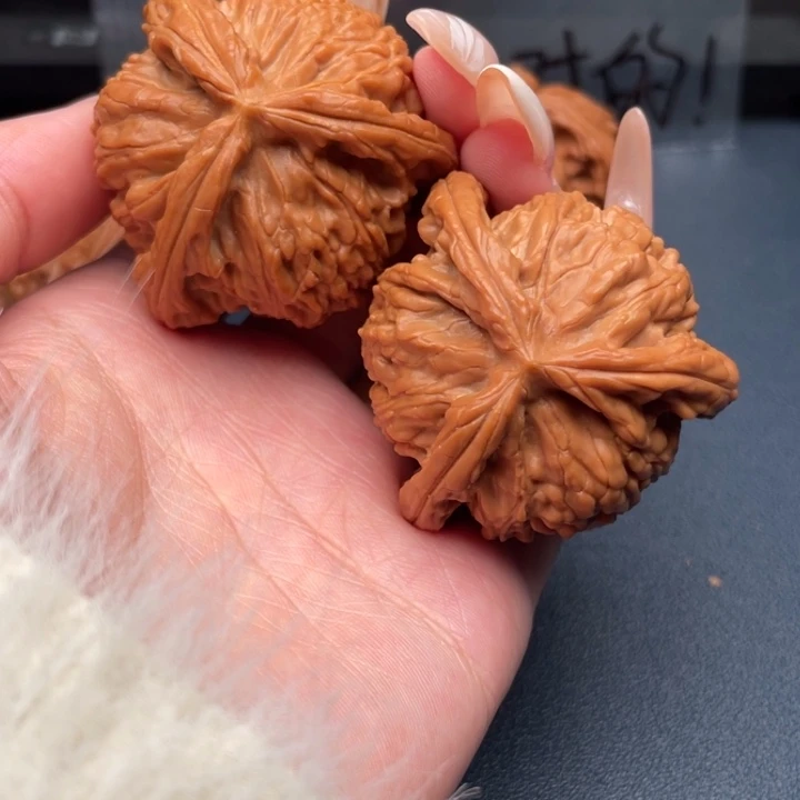 瓷***语吊坠文玩核桃白狮子
