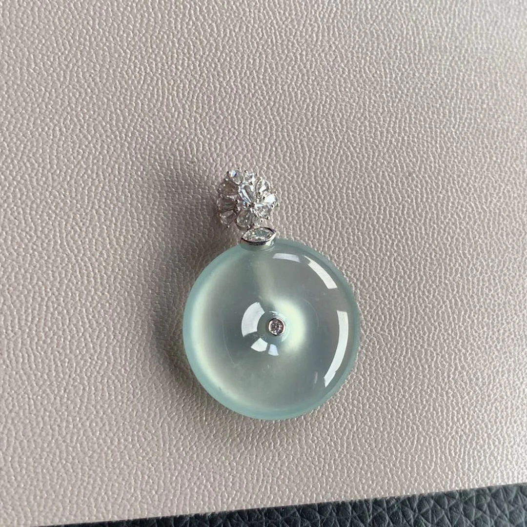 翡翠颈饰18K金镶嵌天然翡翠