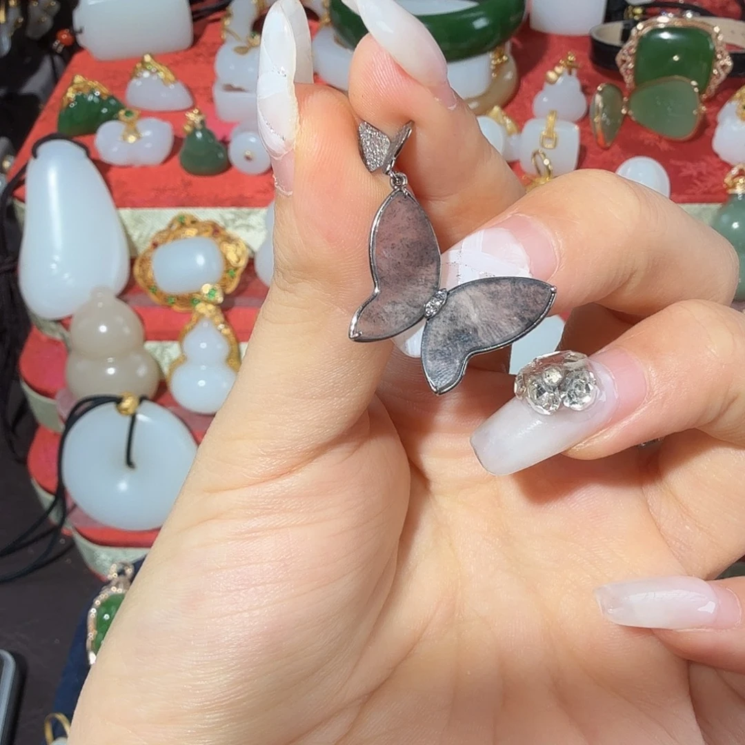 和田玉18K金镶嵌颈饰