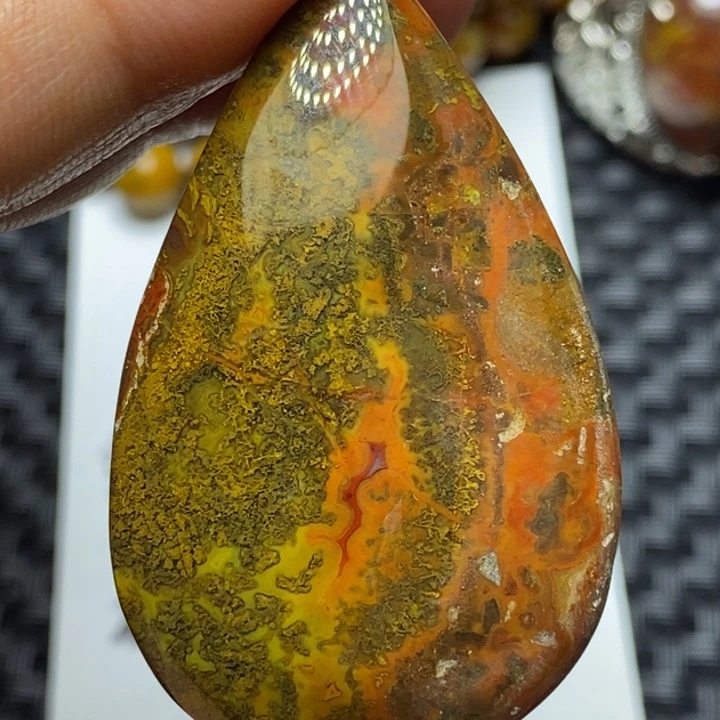 玛瑙/玉髓颈饰未镶嵌