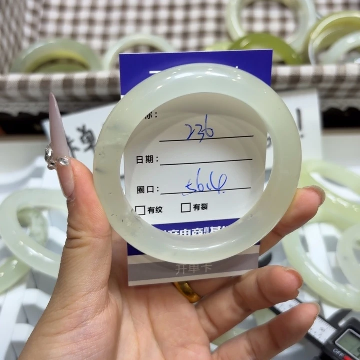 未镶嵌岫玉手镯天然