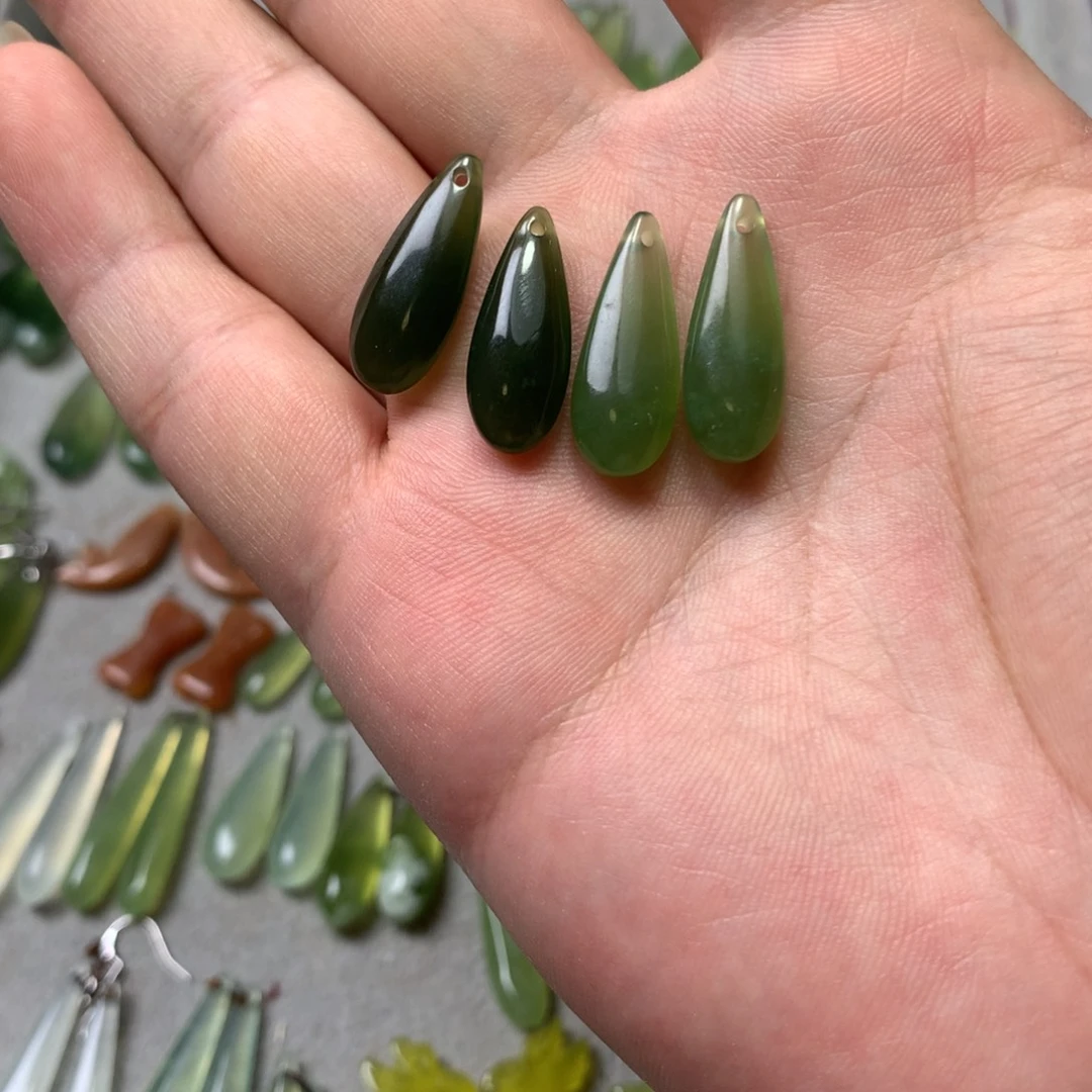豆***玥未镶嵌蛇纹石玉耳环