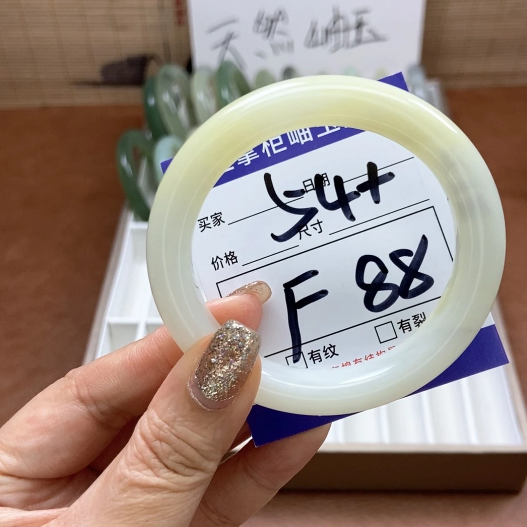 岫玉手镯手镯未镶嵌