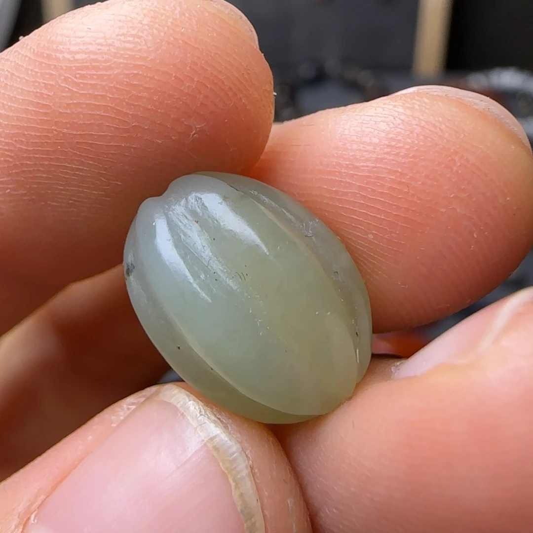 哎***子和田玉未镶嵌颈饰