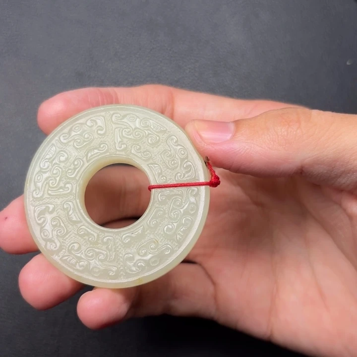 袁***源和田玉未镶嵌颈饰