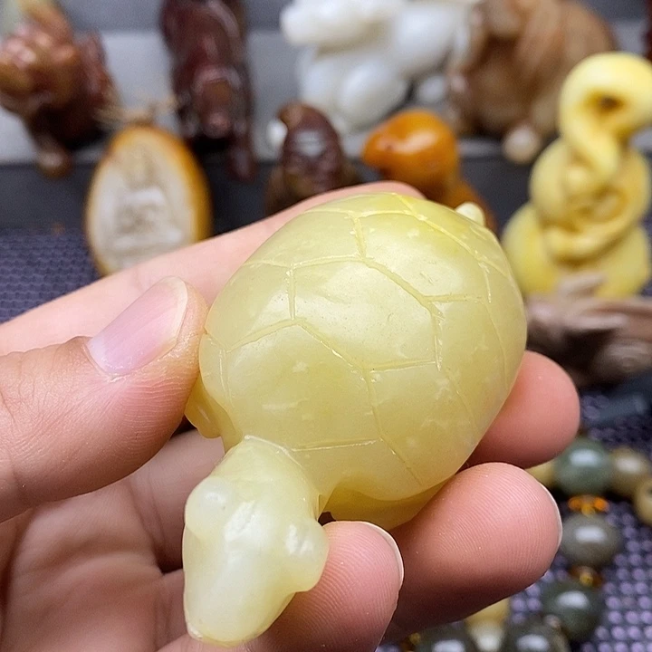 未镶嵌蛇纹石玉颈饰