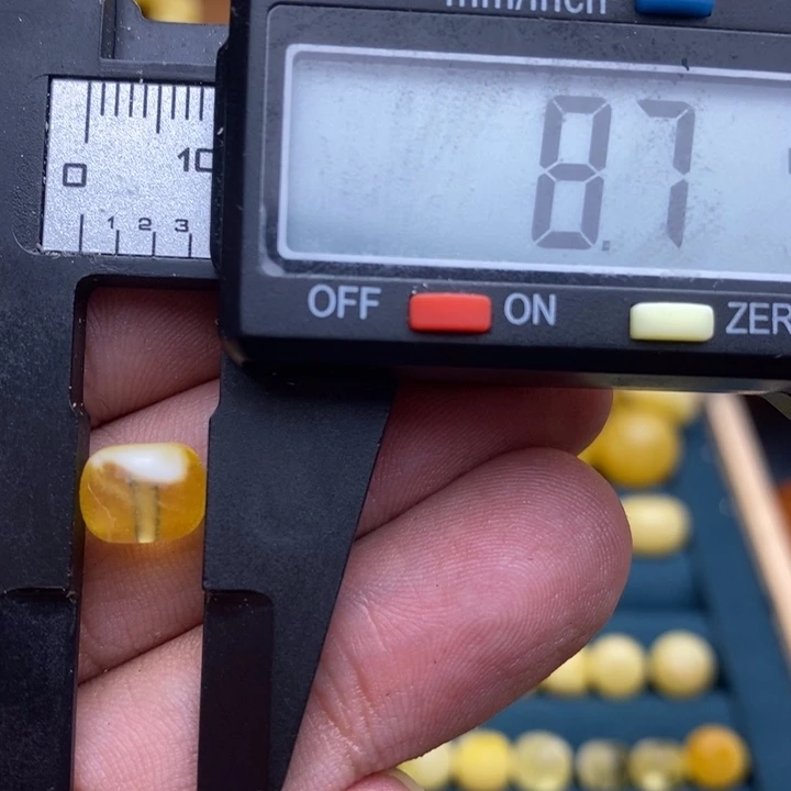 琥珀未镶嵌裸石38号8.7*6.8微瑕