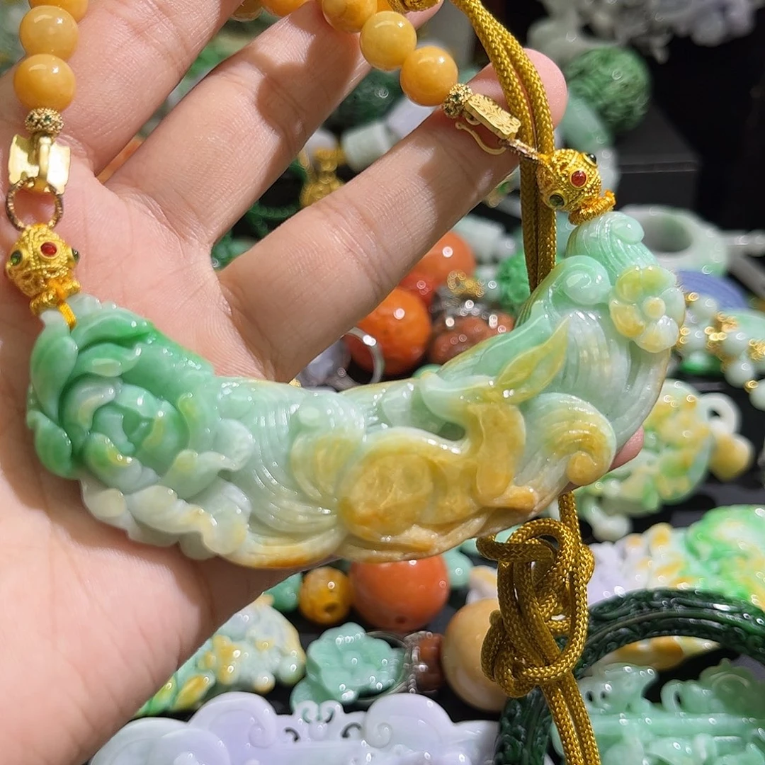 翡翠未镶嵌颈饰待编织