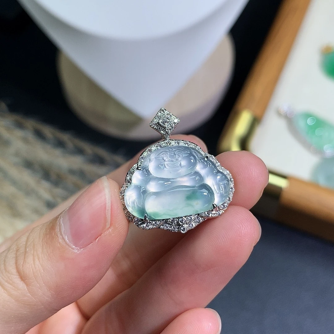 翡翠18K金镶嵌颈饰佛公