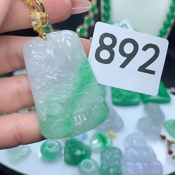 翡翠吊坠(赠链)未镶嵌