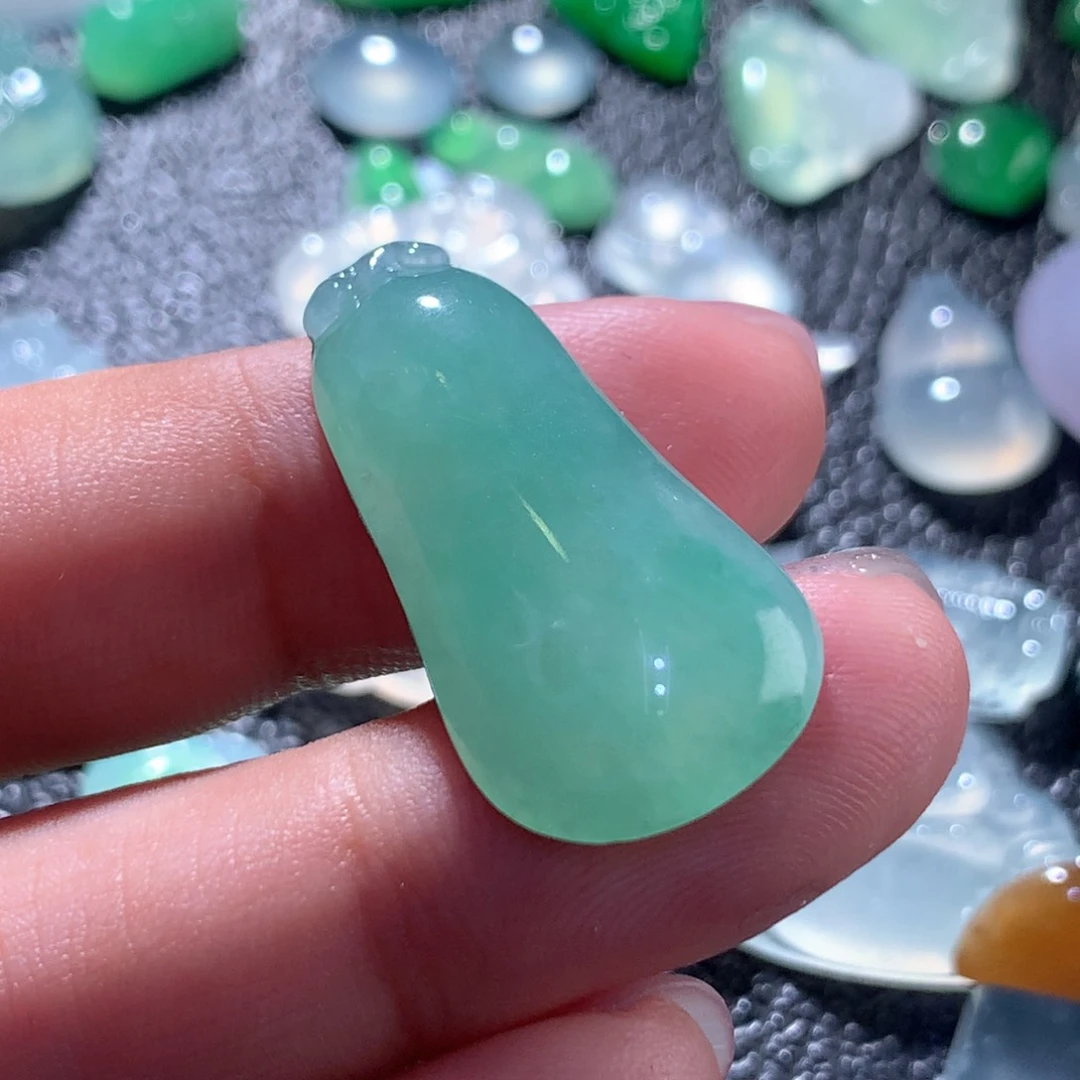 翡翠颈饰未镶嵌缅甸