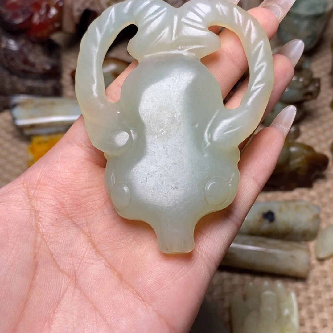 未镶嵌蛇纹石玉颈饰