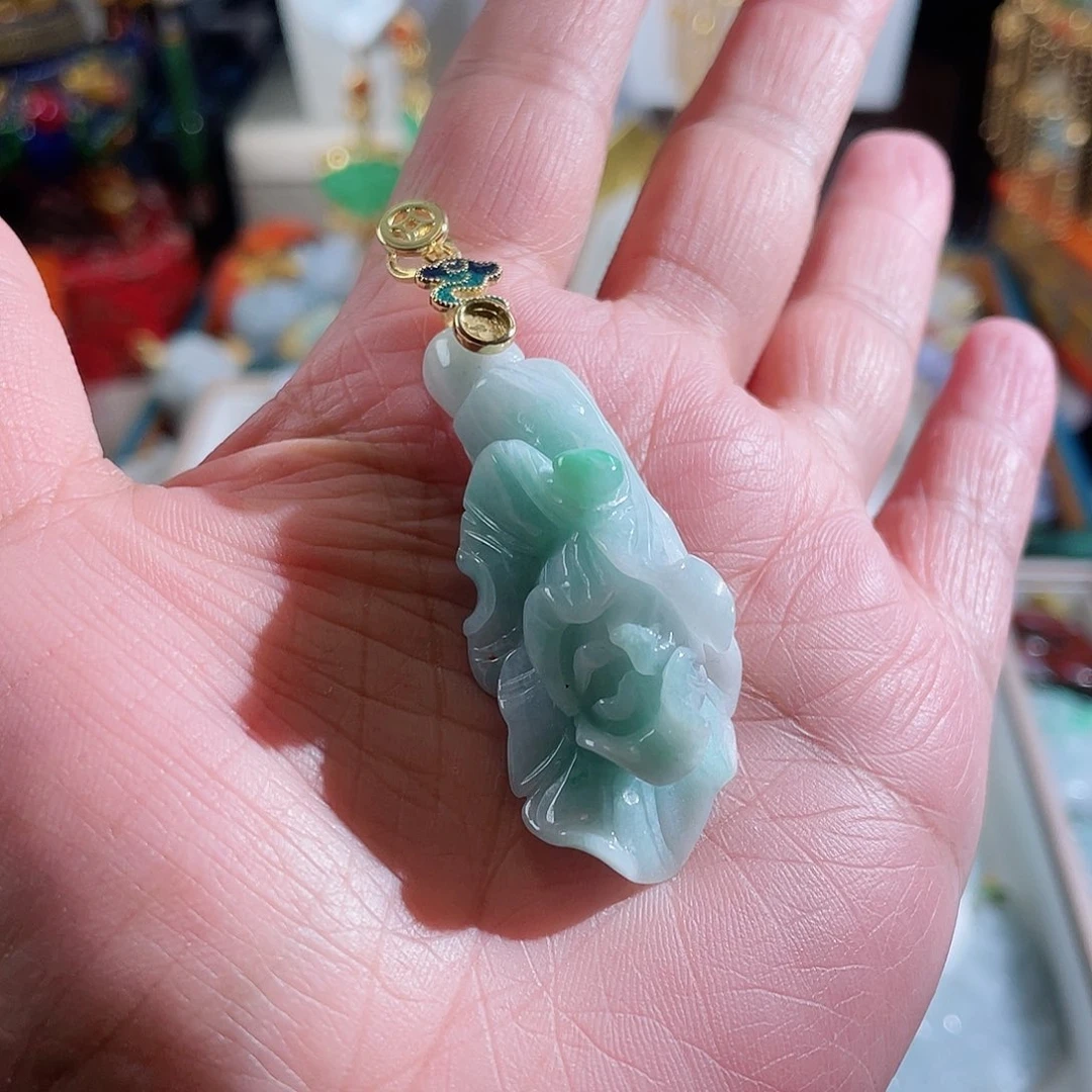 翡翠颈饰未镶嵌翡翠绿白莱