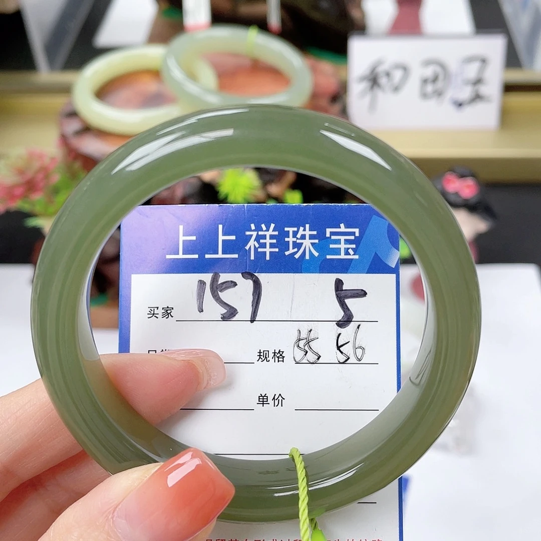 和田玉未镶嵌手镯