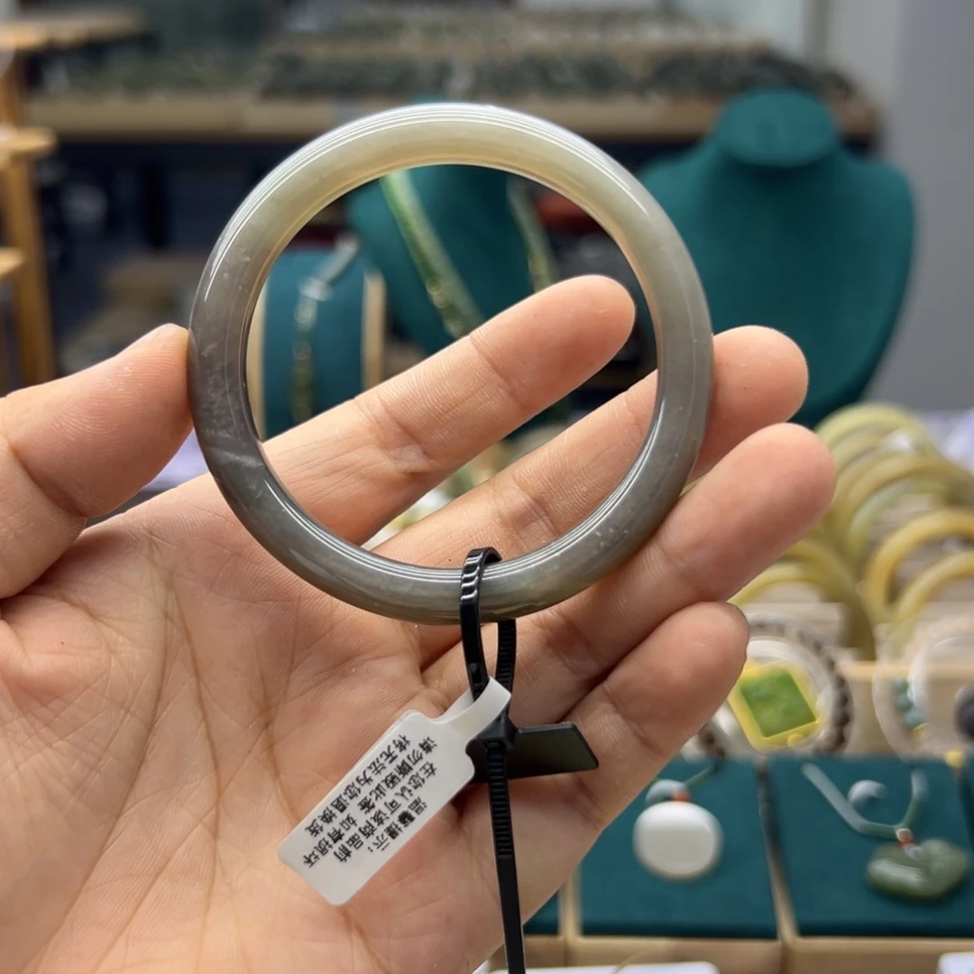 和田玉手镯未镶嵌55.5圈围2271瑕