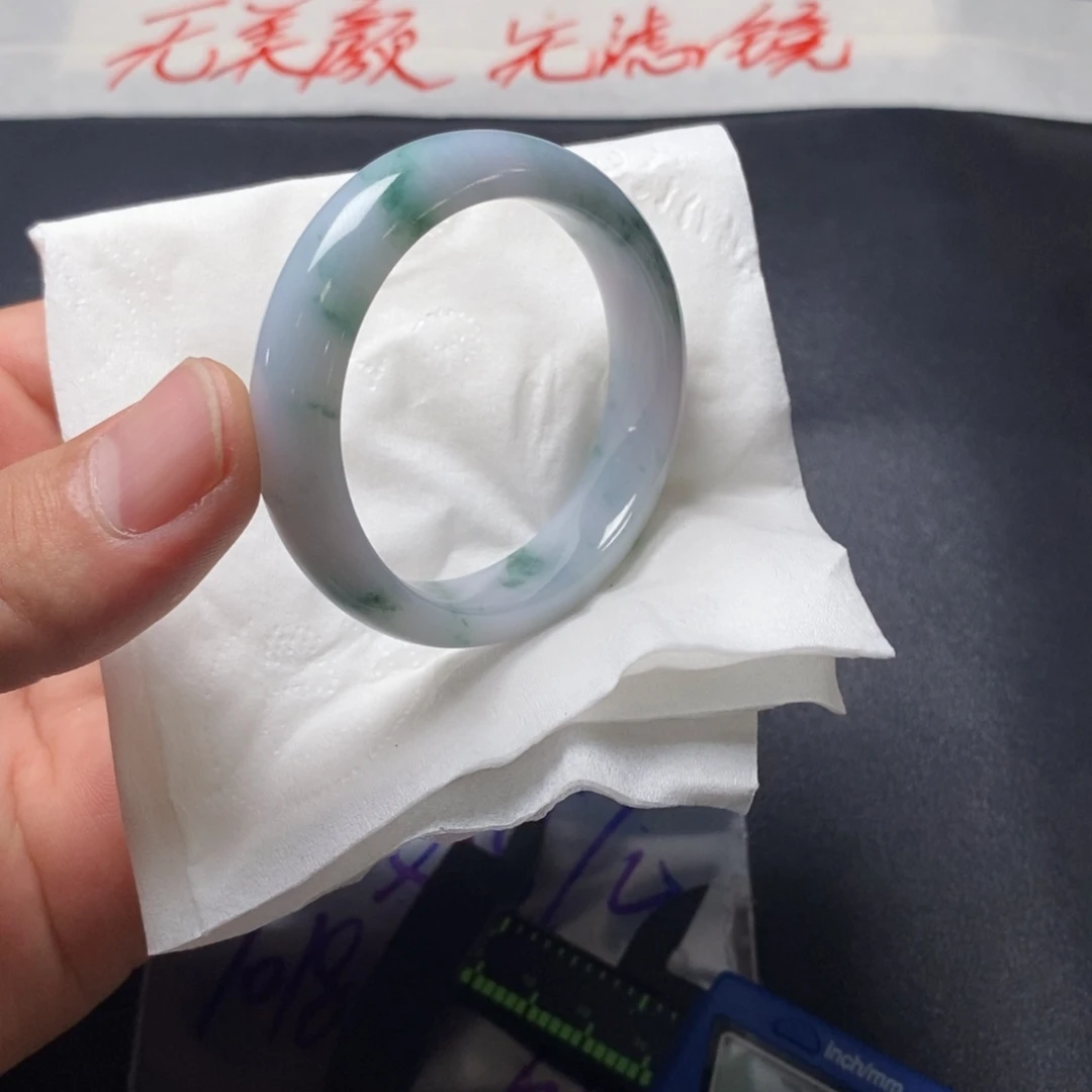 定制翡翠未镶嵌翡翠手镯