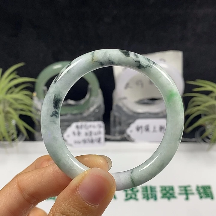 未镶嵌手镯翡翠37号。 46.3圈