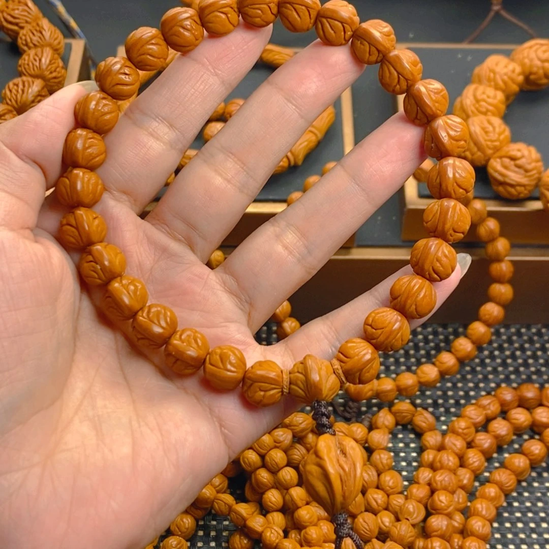 刘***学吊坠桃核秦岭森林11