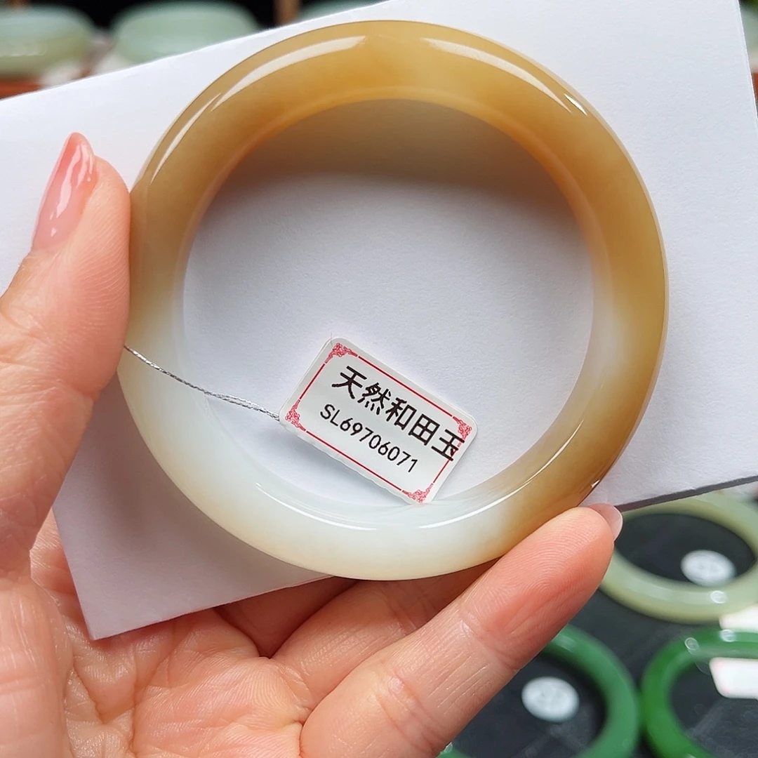 和田玉未镶嵌手镯