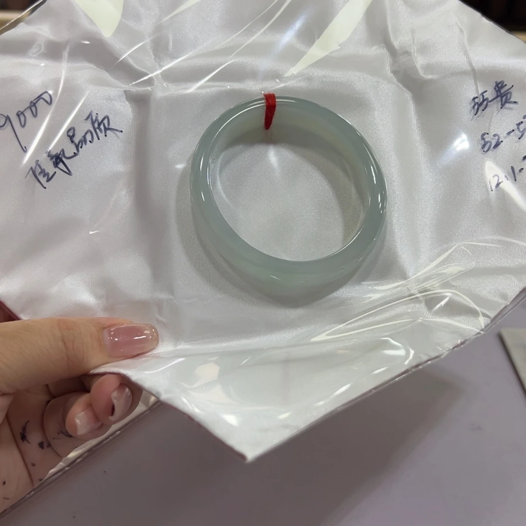 Z***O翡翠手镯未镶嵌手镯