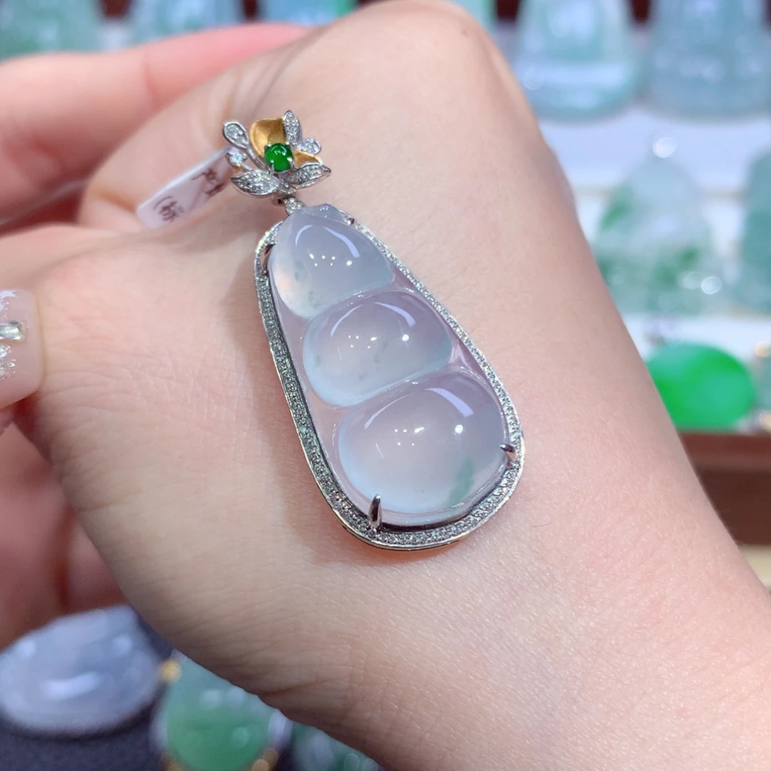 吊坠(不含链)18K金镶嵌翡翠天然缅甸A货翡翠揭阳工福豆