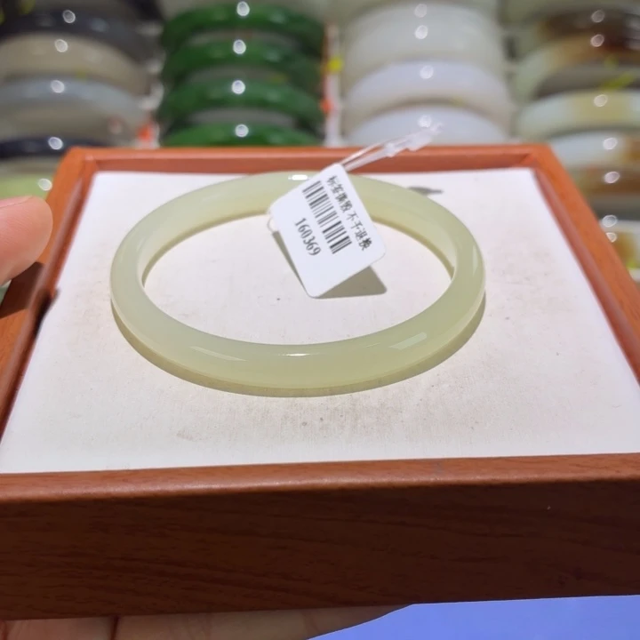 和田玉未镶嵌手镯51+