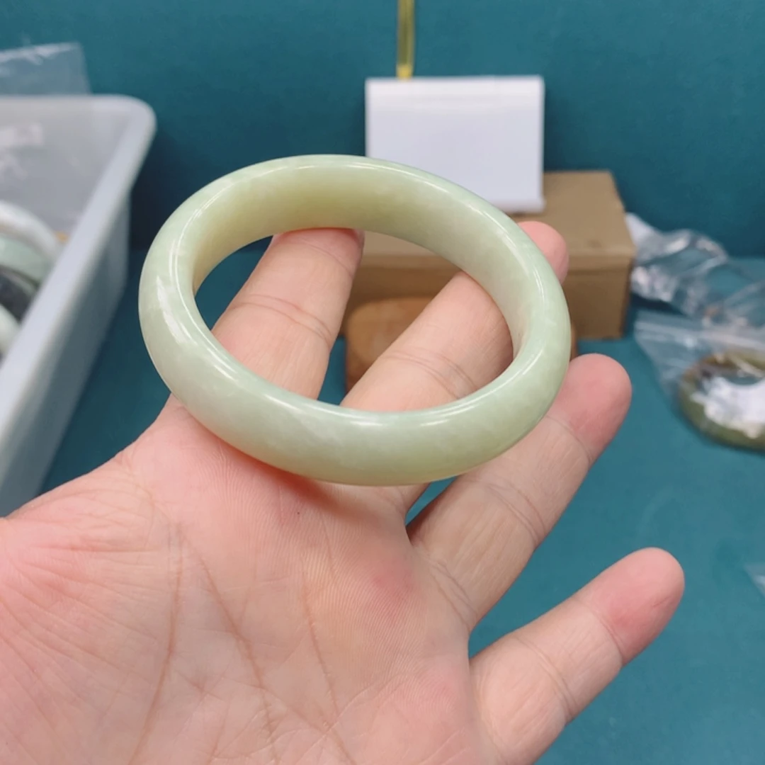 莓****蛇纹石玉未镶嵌手镯