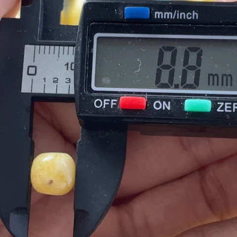 【闪购商品】未镶嵌蜜蜡裸石50杂