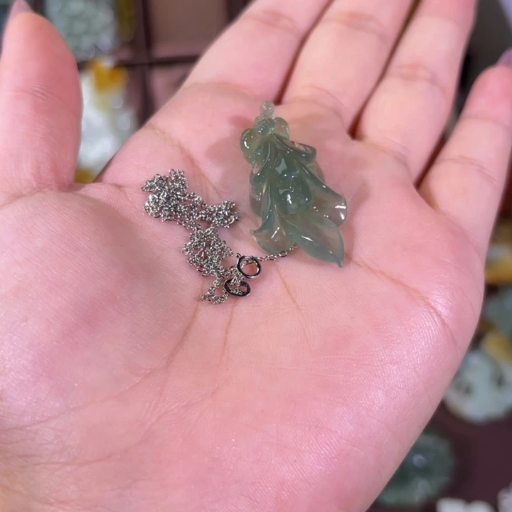 未镶嵌蛇纹石玉颈饰简**单