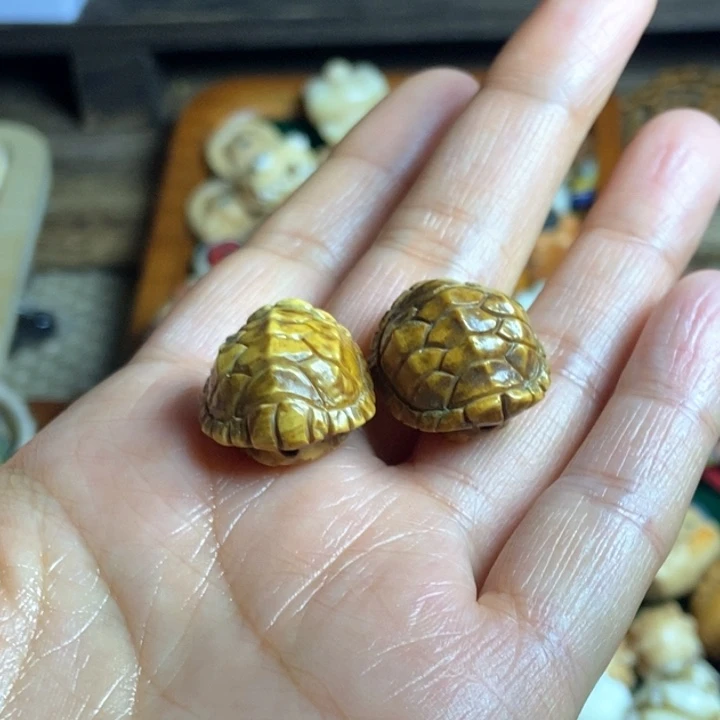 配饰鹿角雕刻富甲一个