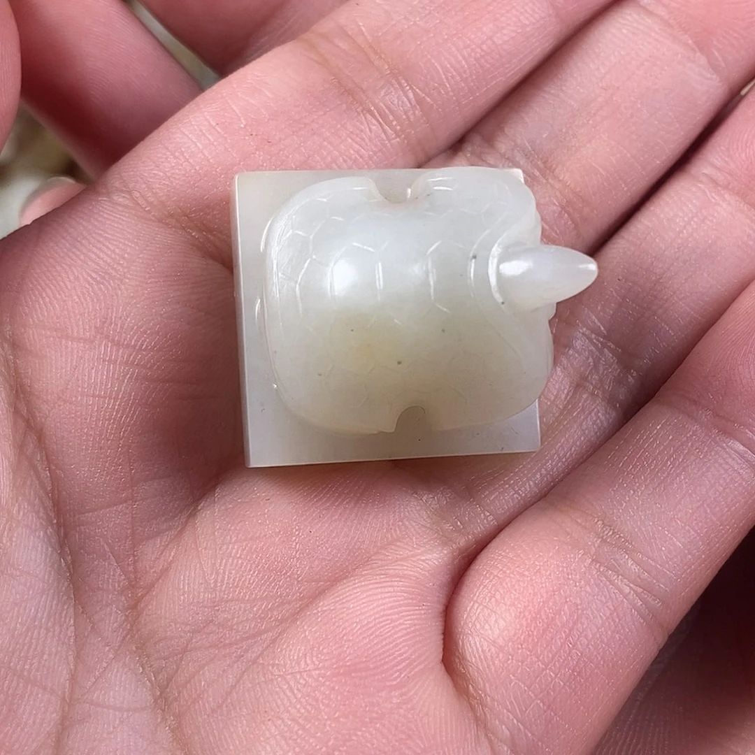 欽***道和田玉未镶嵌挂件